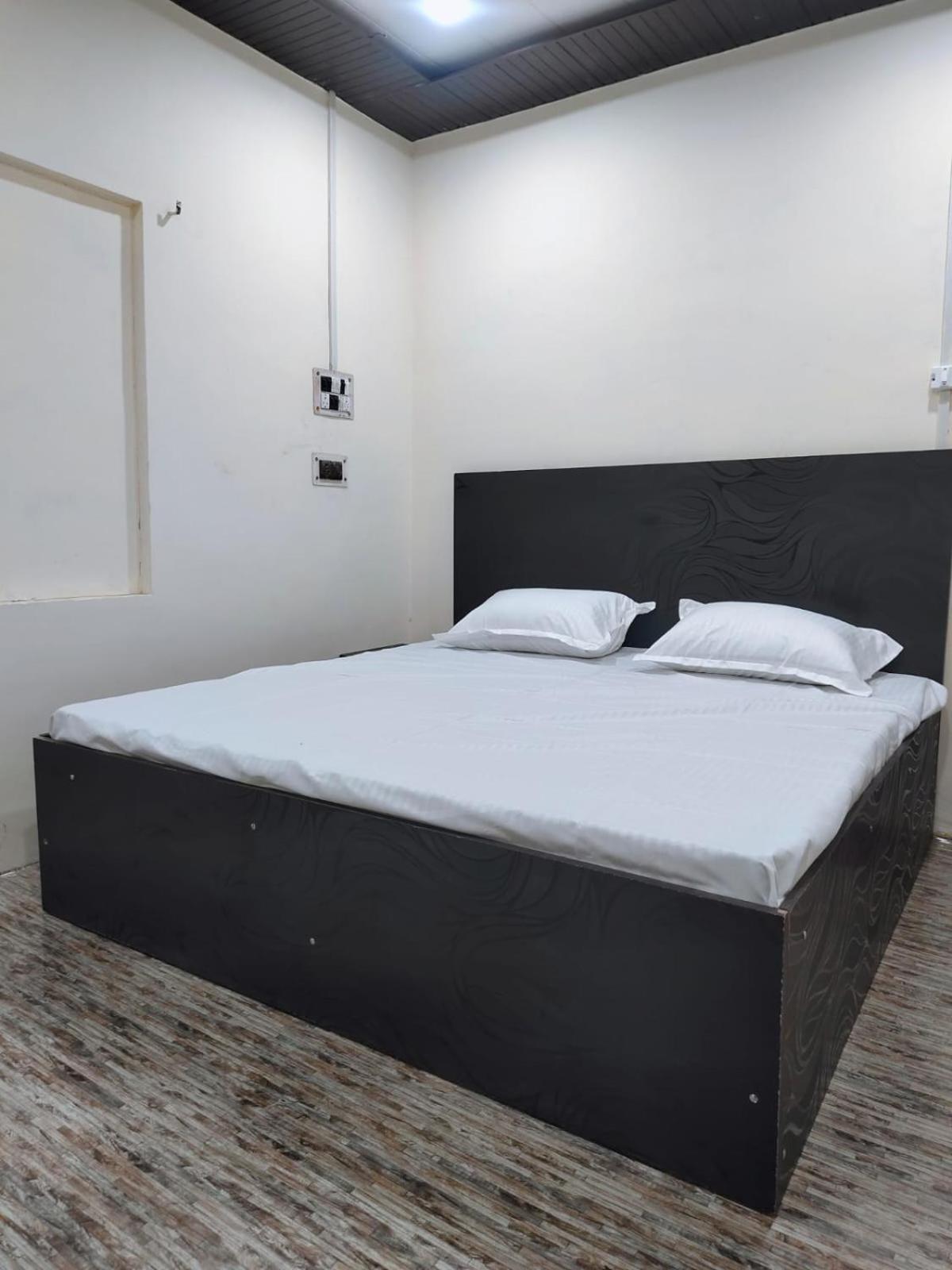 Hotel Crystal Dreams Mathura Exterior foto