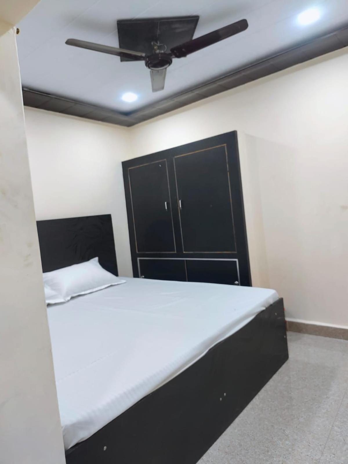Hotel Crystal Dreams Mathura Exterior foto